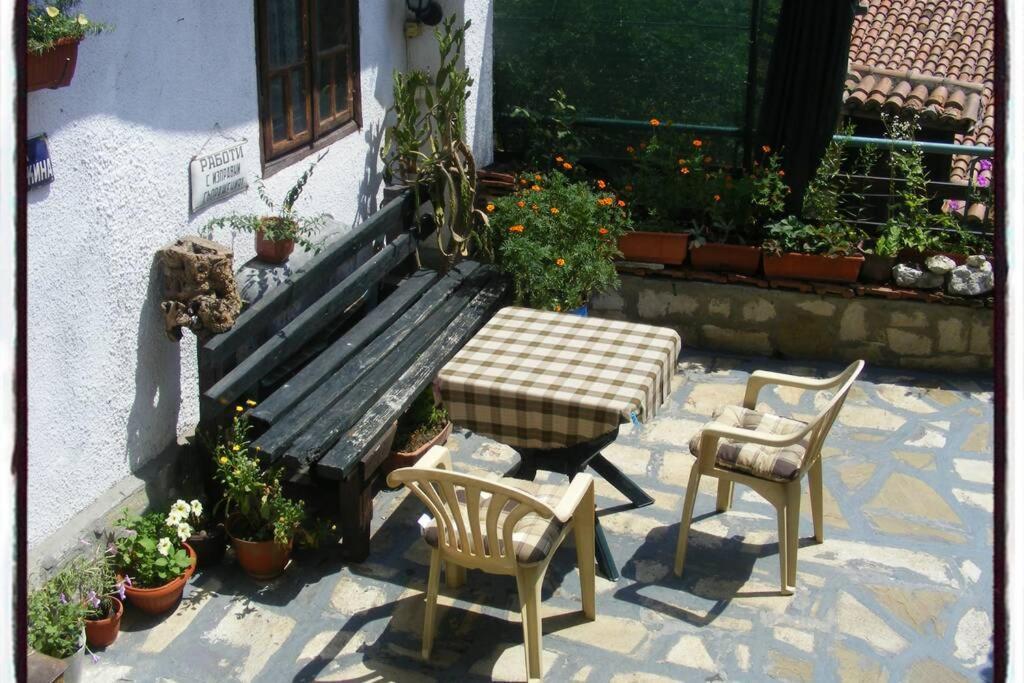 Authentic Guest Stay In The Heart Of Veliko Tarnovo Студио С Изглед Към Царевец Eksteriør billede