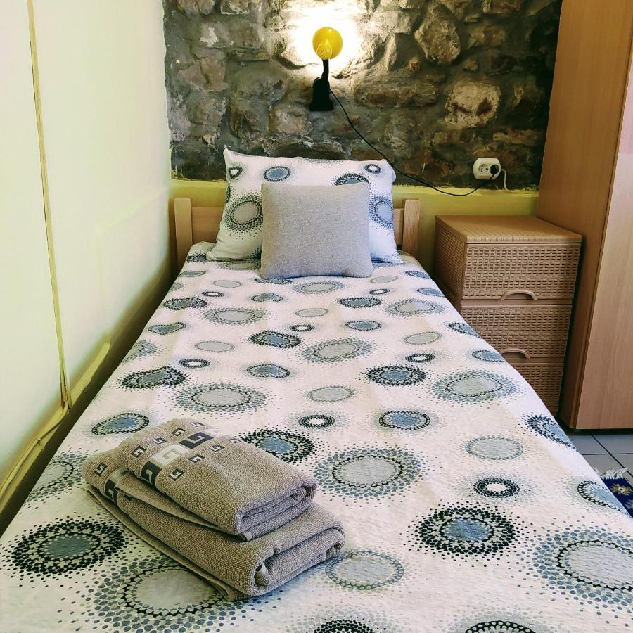 Authentic Guest Stay In The Heart Of Veliko Tarnovo Студио С Изглед Към Царевец Eksteriør billede