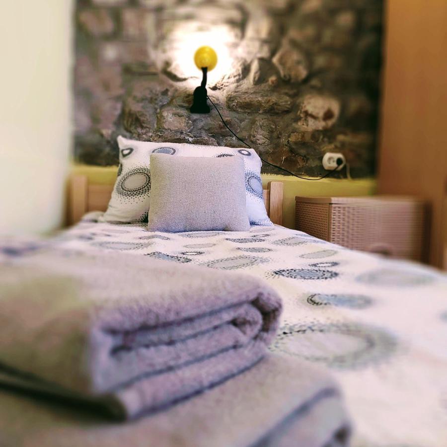 Authentic Guest Stay In The Heart Of Veliko Tarnovo Студио С Изглед Към Царевец Eksteriør billede